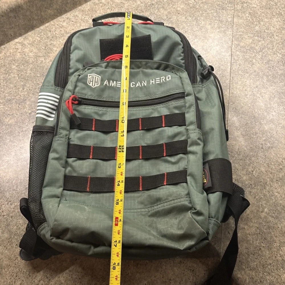 Lew's 3700 Sling Tackle Bag Fishing Tactical Green American Hero Very Good Cond.